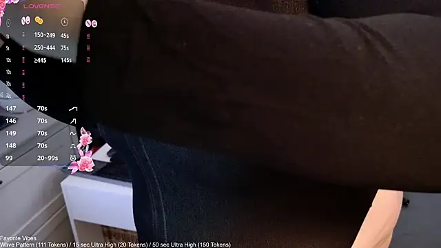 Snapshot of Big_Beautiful_MILF chatting on 01-08-26, 01:02 Big Beautiful MILF online show from 01-08-26, 01:02