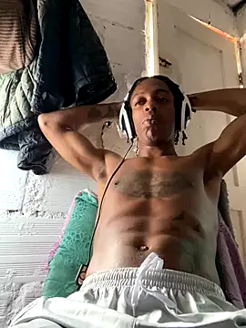 Snapshot of Larry-n-clouds chatting on 11-23-25, 03:23 Larry-n-clouds online show from 11-23-25, 03:23