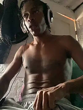 Snapshot of Larry-n-clouds chatting on 11-24-25, 03:34 Larry-n-clouds online show from 11-24-25, 03:34