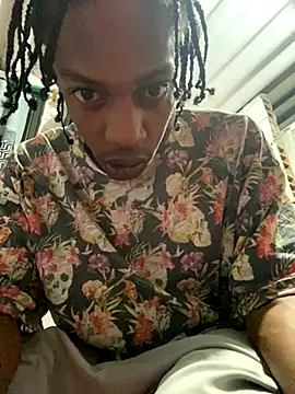 Snapshot of Larry-n-clouds chatting on 11-25-25, 03:39 Larry-n-clouds online show from 11-25-25, 03:39