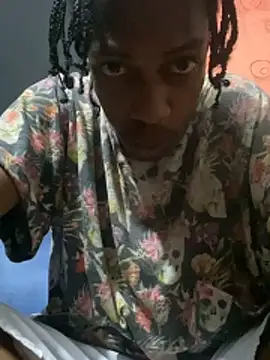 Snapshot of Larry-n-clouds chatting on 12-03-25, 12:29 Larry-n-clouds online show from 12-03-25, 12:29