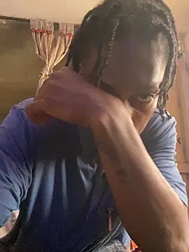 Snapshot of Larry-n-clouds chatting on 12-05-25, 01:09 Larry-n-clouds online show from 12-05-25, 01:09