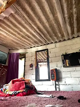 Snapshot of Larry-n-clouds chatting on 12-14-25, 04:56 Larry-n-clouds online show from 12-14-25, 04:56