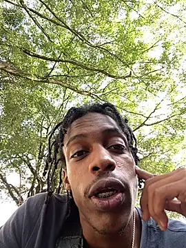 Snapshot of Larry-n-clouds chatting on 12-17-25, 03:40 Larry-n-clouds online show from 12-17-25, 03:40