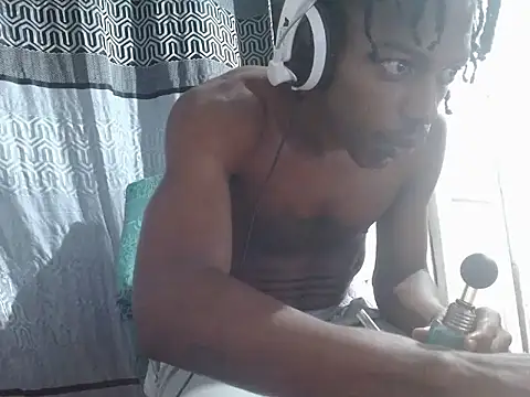 Snapshot of Larry-n-clouds chatting on 12-20-25, 05:03 Larry-n-clouds online show from 12-20-25, 05:03