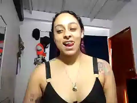 Snapshot of Cata_Blue__ chatting on 02-04-25, 08:17 Cata Blue online show from 02-04-25, 08:17