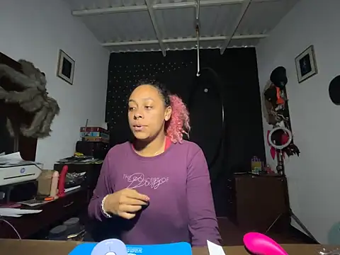 Snapshot of Cata_Blue__ chatting on 10-29-25, 03:14 Cata Blue online show from 10-29-25, 03:14