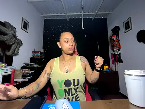 Snapshot of Cata_Blue__ chatting on 11-12-25, 04:29 Cata Blue online show from 11-12-25, 04:29