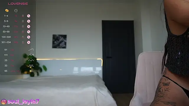 Snapshot of Sola_LI chatting on 10-24-25, 03:14 Sola LI online show from 10-24-25, 03:14