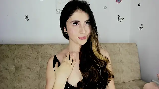 Nicol Swift  online show from 12-19-24, 02:23