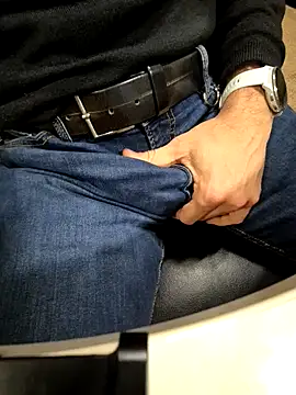 alessandroman2114 online show from 12-17-25, 05:52