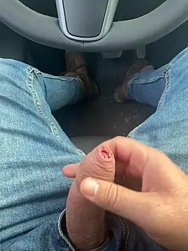 Snapshot of AreiasTuga chatting on 12-17-25, 12:00 AreiasTuga online show from 12-17-25, 12:00