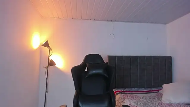 Snapshot of KayllaEvanss_ chatting on 03-19-26, 04:00 KayllaEvanss online show from 03-19-26, 04:00