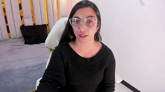 Karla hernandez  online show from 01-31-25, 05:10