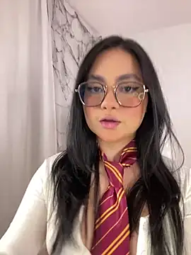 Snapshot of montmariana chatting on 10-15-25, 12:44 montmariana online show from 10-15-25, 12:44