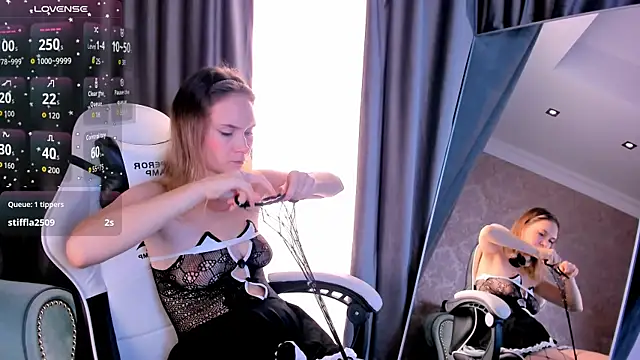 Snapshot of LinaVolberg chatting on 11-14-25, 06:01 LinaVolberg online show from 11-14-25, 06:01