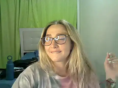 Snapshot of katy_pp chatting on 10-13-25, 11:05 katy pp online show from 10-13-25, 11:05