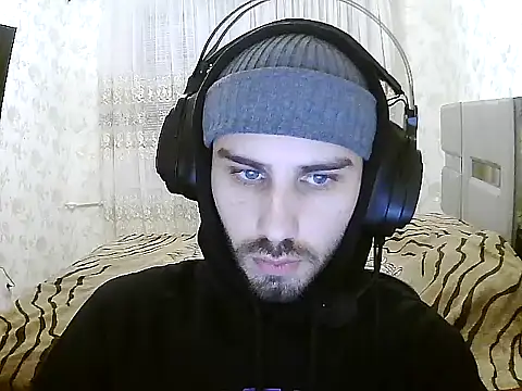 Snapshot of sweetbuddy3307 chatting on 12-22-25, 07:44 sweetbuddy3307 online show from 12-22-25, 07:44