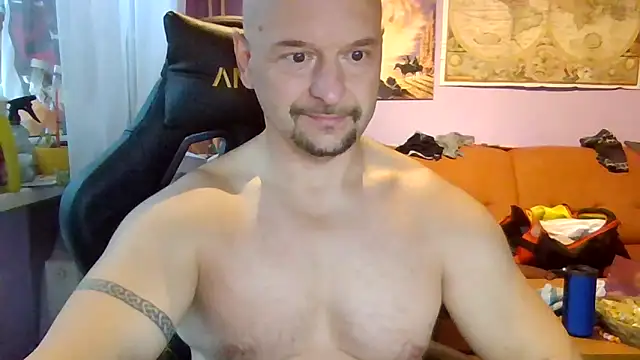 Snapshot of Sports-beast chatting on 10-13-25, 05:51 Sports-beast online show from 10-13-25, 05:51