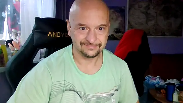 Snapshot of Sports-beast chatting on 10-15-25, 05:51 Sports-beast online show from 10-15-25, 05:51