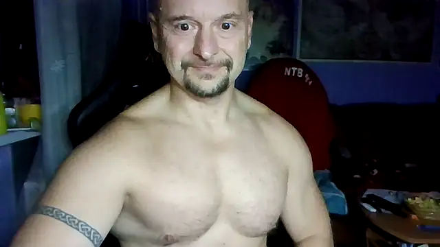 Snapshot of Sports-beast chatting on 10-26-25, 10:04 Sports-beast online show from 10-26-25, 10:04