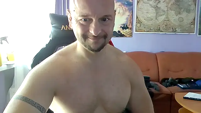 Snapshot of Sports-beast chatting on 11-16-25, 01:28 Sports-beast online show from 11-16-25, 01:28