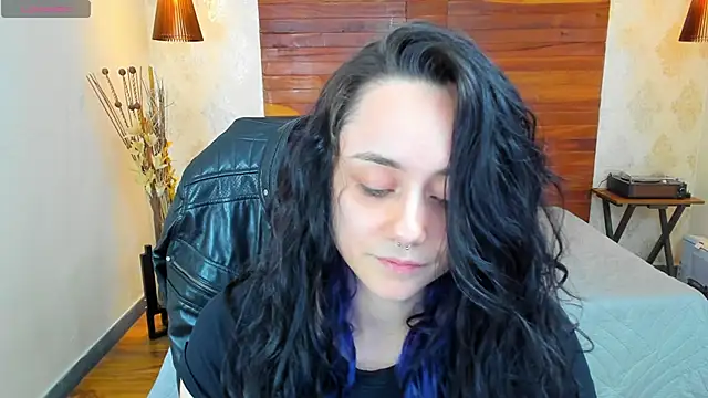 Snapshot of KatherineBond chatting on 12-21-24, 09:04 KatherineBond online show from 12-21-24, 09:04