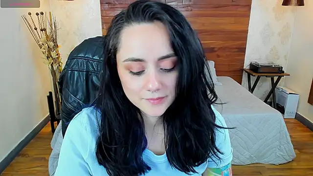 Snapshot of KatherineBond chatting on 12-28-24, 12:04 KatherineBond online show from 12-28-24, 12:04