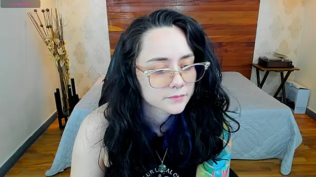Snapshot of KatherineBond chatting on 01-03-25, 10:08 KatherineBond online show from 01-03-25, 10:08