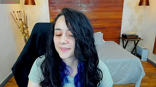 Snapshot of KatherineBond chatting on 01-08-25, 10:16 KatherineBond online show from 01-08-25, 10:16
