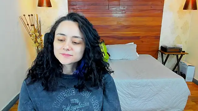 Snapshot of KatherineBond chatting on 01-10-25, 01:42 KatherineBond online show from 01-10-25, 01:42