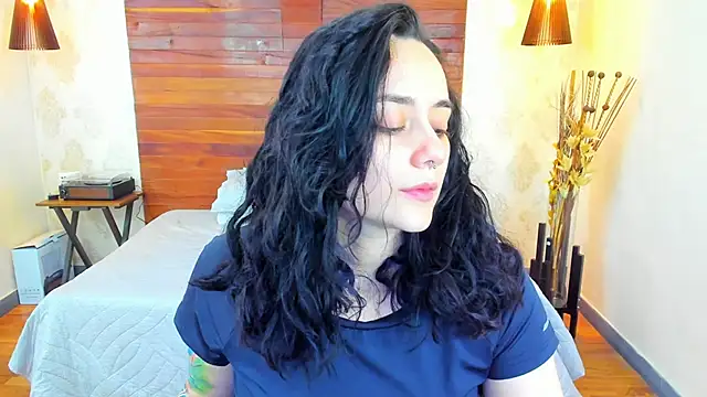 Snapshot of KatherineBond chatting on 01-10-25, 10:15 KatherineBond online show from 01-10-25, 10:15