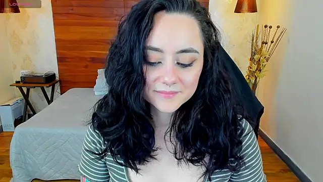 Snapshot of KatherineBond chatting on 01-11-25, 10:29 KatherineBond online show from 01-11-25, 10:29