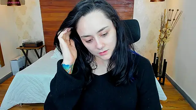 Snapshot of KatherineBond chatting on 01-17-25, 10:34 KatherineBond online show from 01-17-25, 10:34