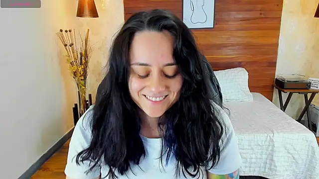 Snapshot of KatherineBond chatting on 02-15-25, 09:15 KatherineBond online show from 02-15-25, 09:15