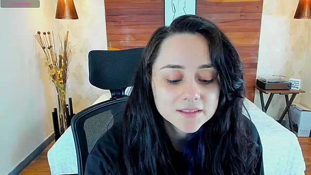 Snapshot of KatherineBond chatting on 02-18-25, 07:52 KatherineBond online show from 02-18-25, 07:52