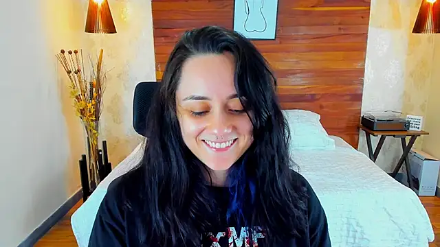 Snapshot of KatherineBond chatting on 02-19-25, 02:12 KatherineBond online show from 02-19-25, 02:12