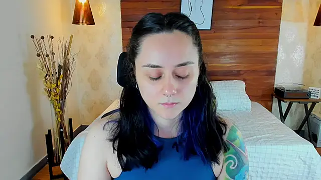 Snapshot of KatherineBond chatting on 02-22-25, 12:27 KatherineBond online show from 02-22-25, 12:27