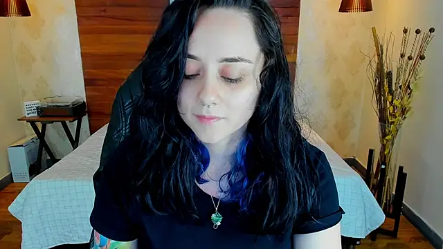 Snapshot of KatherineBond chatting on 02-25-25, 12:25 KatherineBond online show from 02-25-25, 12:25