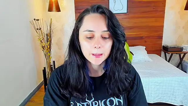 Snapshot of KatherineBond chatting on 03-04-25, 09:22 KatherineBond online show from 03-04-25, 09:22