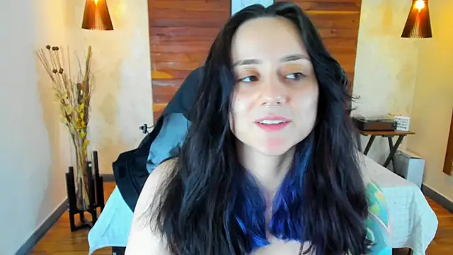 Snapshot of KatherineBond chatting on 03-06-25, 11:53 KatherineBond online show from 03-06-25, 11:53