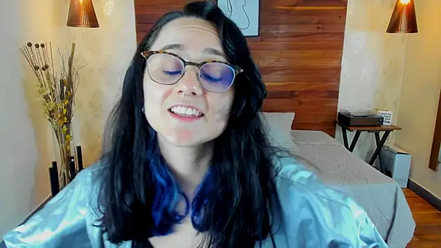 Snapshot of KatherineBond chatting on 03-11-25, 11:59 KatherineBond online show from 03-11-25, 11:59
