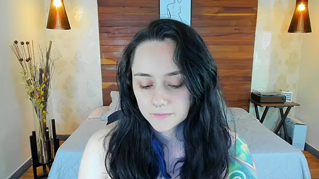 Snapshot of KatherineBond chatting on 03-13-25, 08:22 KatherineBond online show from 03-13-25, 08:22
