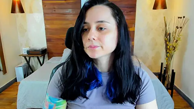 Snapshot of KatherineBond chatting on 03-18-25, 07:20 KatherineBond online show from 03-18-25, 07:20
