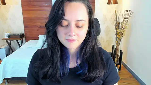 Snapshot of KatherineBond chatting on 03-20-25, 11:34 KatherineBond online show from 03-20-25, 11:34