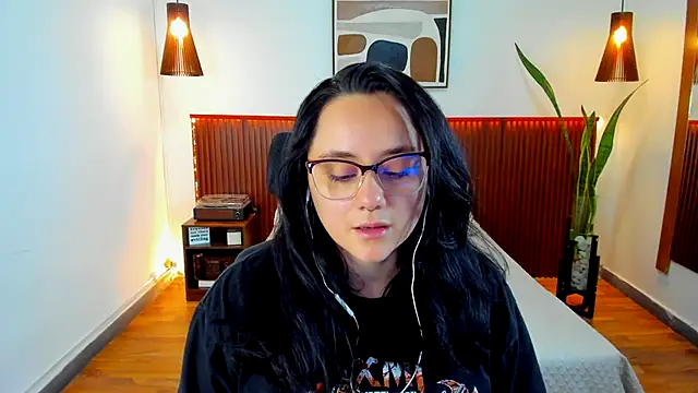 Snapshot of KatherineBond chatting on 10-02-25, 07:43 KatherineBond online show from 10-02-25, 07:43