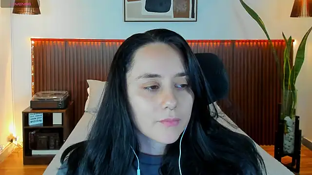 Snapshot of KatherineBond chatting on 10-07-25, 06:38 KatherineBond online show from 10-07-25, 06:38