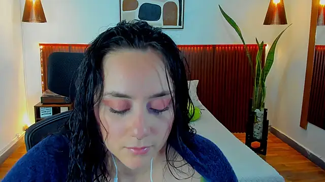 Snapshot of KatherineBond chatting on 10-09-25, 07:56 KatherineBond online show from 10-09-25, 07:56