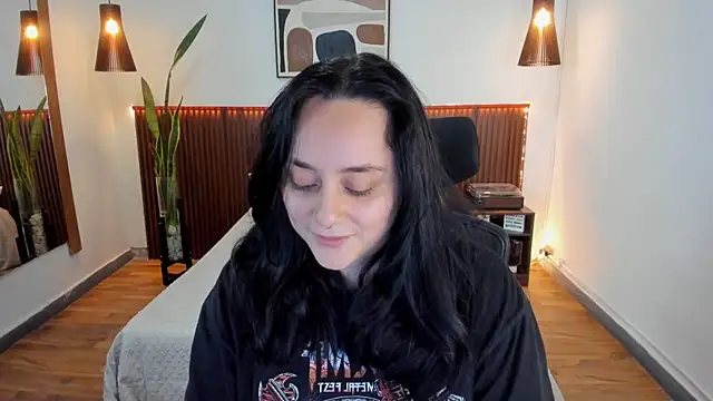 Snapshot of KatherineBond chatting on 10-13-25, 08:09 KatherineBond online show from 10-13-25, 08:09