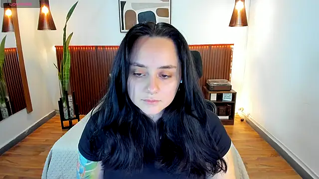 Snapshot of KatherineBond chatting on 10-18-25, 08:09 KatherineBond online show from 10-18-25, 08:09
